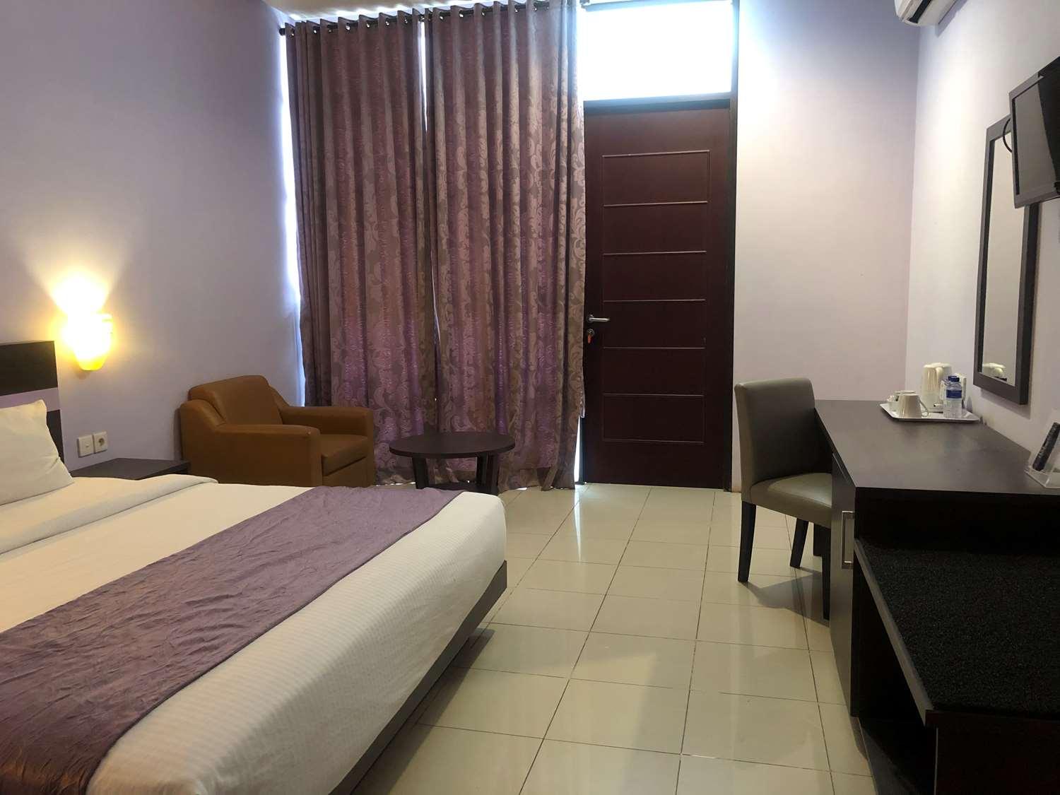 Kyriad Sadurengas Hotel Tanah Grogot Exterior foto