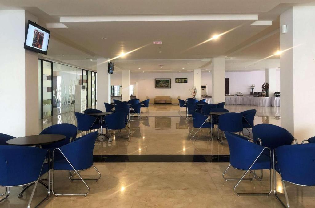 Kyriad Sadurengas Hotel Tanah Grogot Exterior foto
